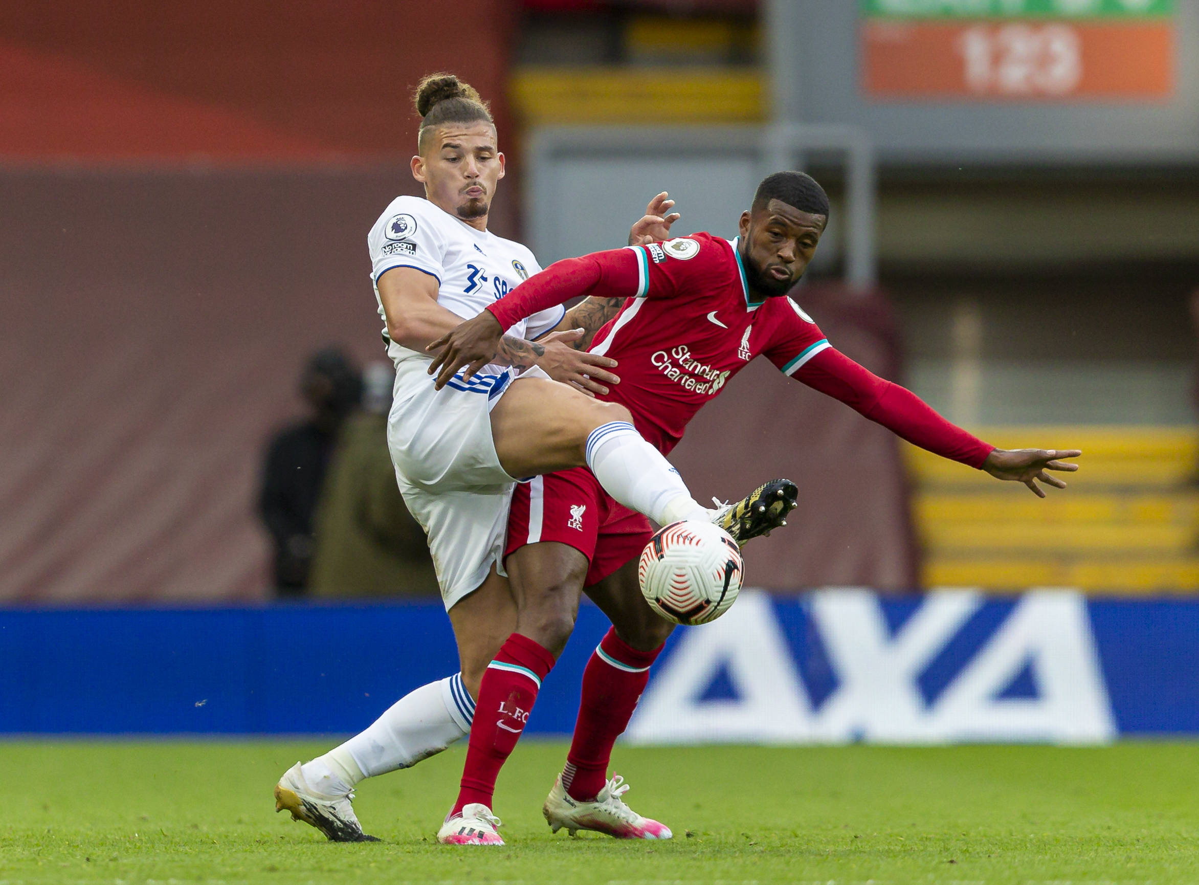 影响了他在 影响了他在